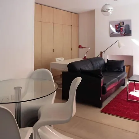 Stylish Bright Apartment W Private Garden